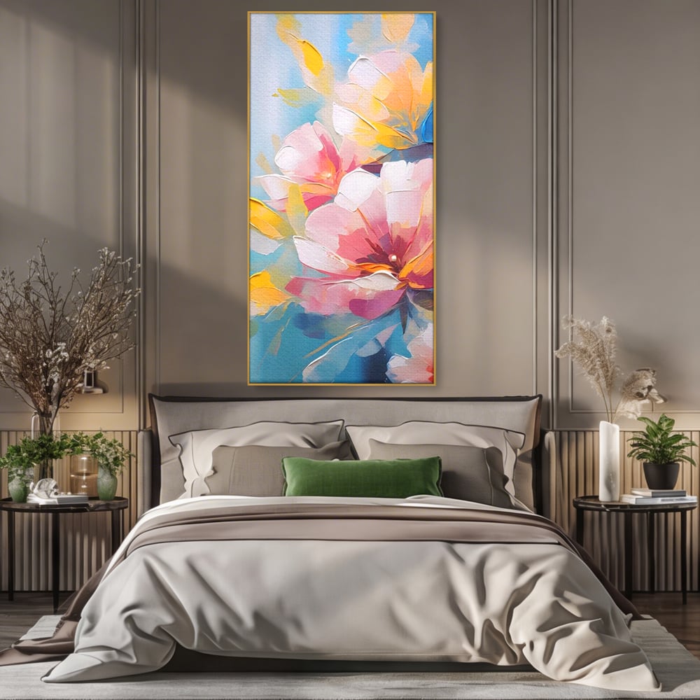 Tablou canvas cu tablou canvas cu flori roz, in rama de aluminiu auriu, pe perete intr-un dormitor